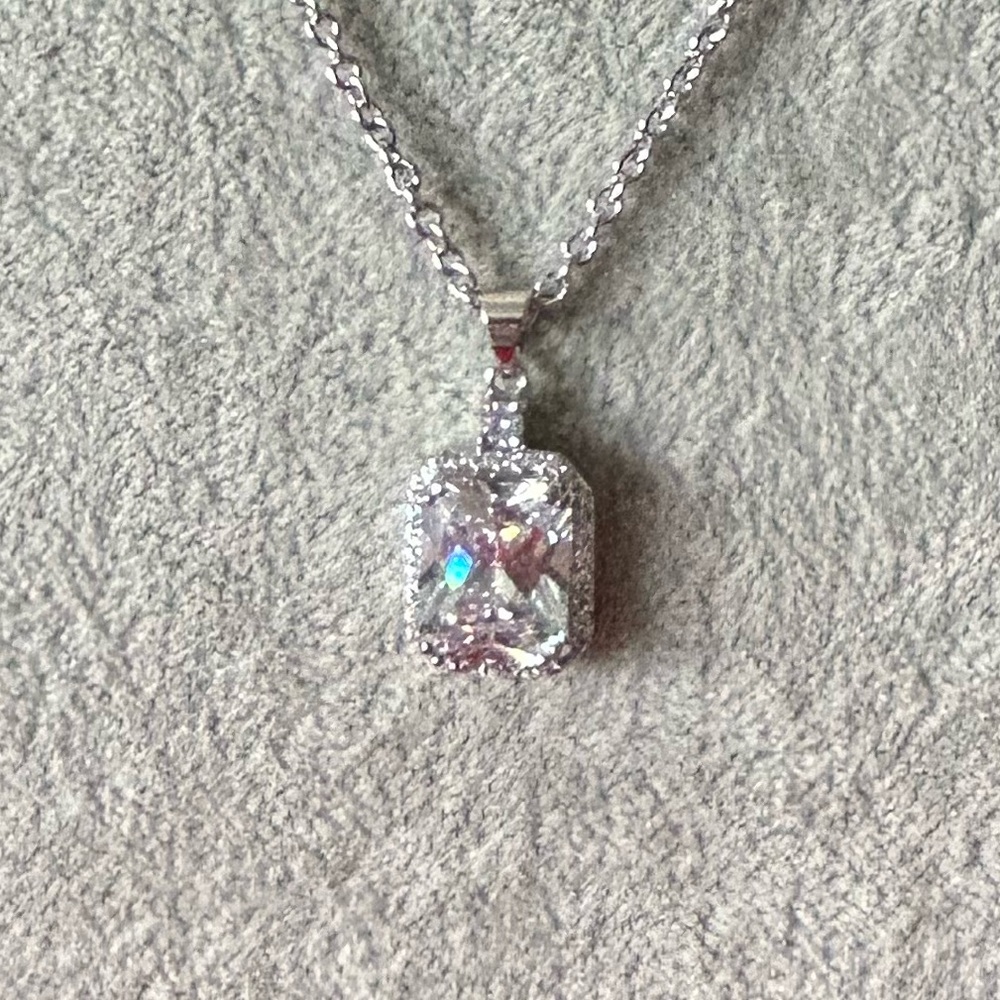 New! Stunning Silver Halo Diamond Necklace - Picture 7 of 9